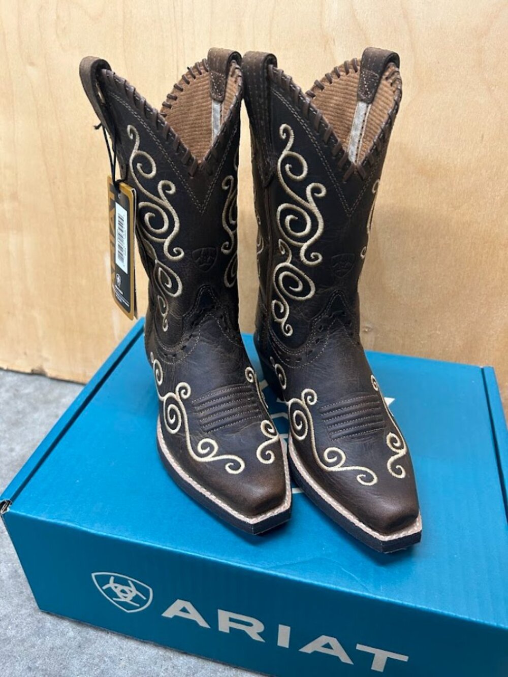 Girls Ariat 10010256 Shelleen Western Style Brown Snip Toe Boots Size 9 - Picture 2 of 9